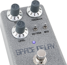 Load image into Gallery viewer, Fender Hammertone Space Delay
